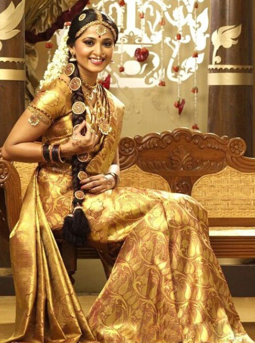 Telgu actress Anushka in saree